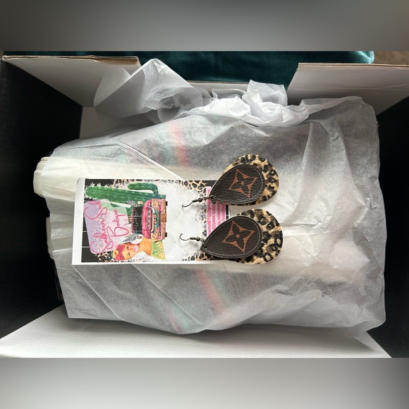 Crazy Train Aztec style slip on - Picture 4 of 4